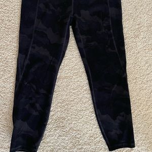 Reebok camouflage legging with side pockets